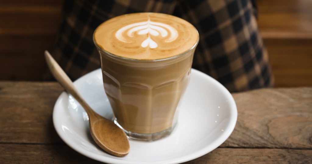 กินกาแฟแล้วใจสั่น เพราะอะไร? เข้าใจร่างกายตัวเองแล้วดื่มกาแฟต่อได้สบายใจ